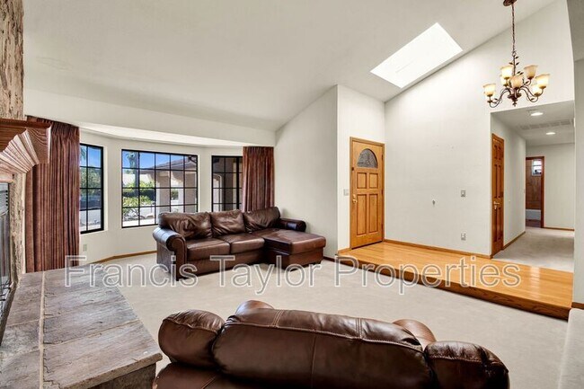 Building Photo - 749 Flagstone Ct