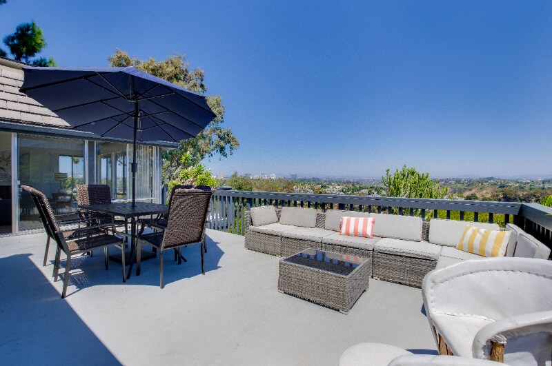 Building Photo - 8143 La Jolla Scenic Dr N