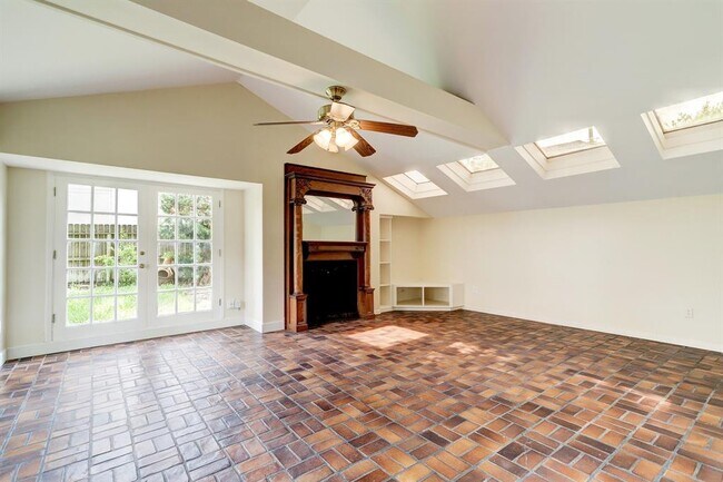 Building Photo - 2607 Avalon Pl