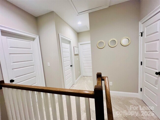 Building Photo - 571 Reid St