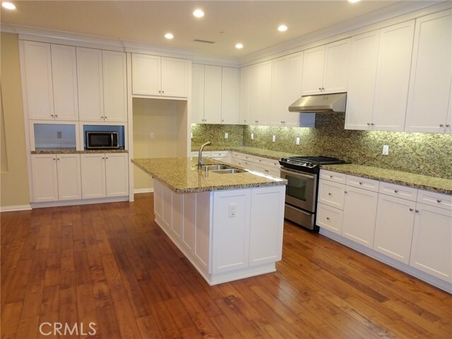 Building Photo - 108 Oasis