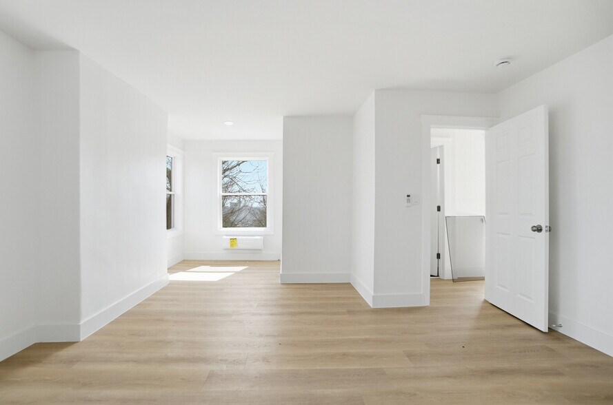 Building Photo - 2210 Eureka Ter