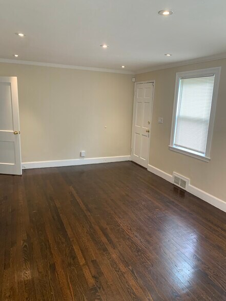 Building Photo - 42 Meadowbank Ave