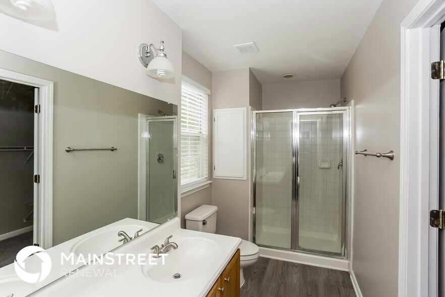 Building Photo - 3030 Edmonton Pl