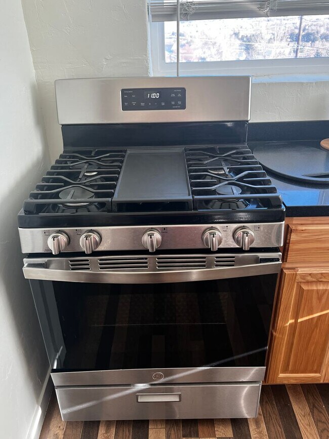 Building Photo - SAM 1718