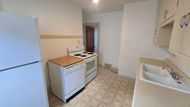 Building Photo - 1727 E Morgan Ave