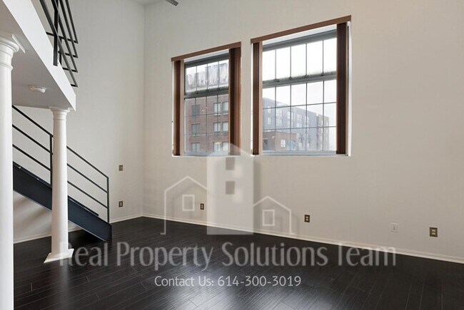 Building Photo - Downtown Condo!