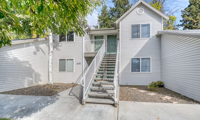 Building Photo - 1438 N Bluff Pl