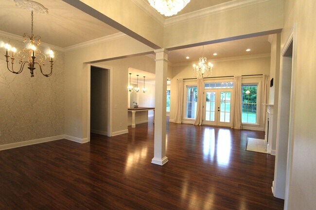 Building Photo - 3 Bedroom 3 Bath House in Beautiful, Quiet Setting