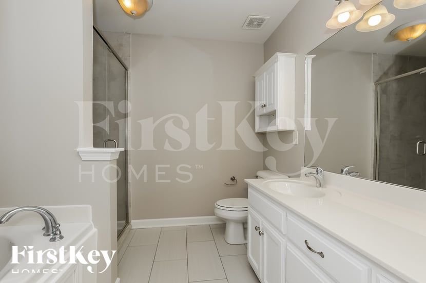 Building Photo - 2260 Dewey Dr