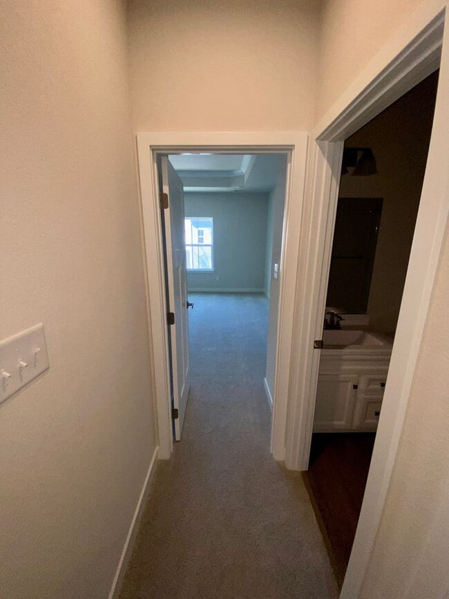 Building Photo - Edge at Azalea