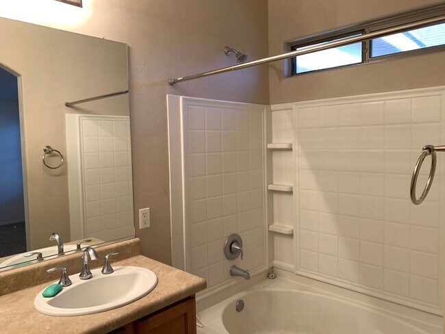Building Photo - 3Bdm 2Ba Home, Popular Location, Available...