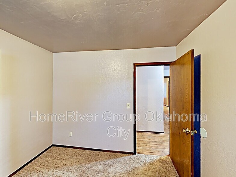 Building Photo - 1036 W Windsor Way