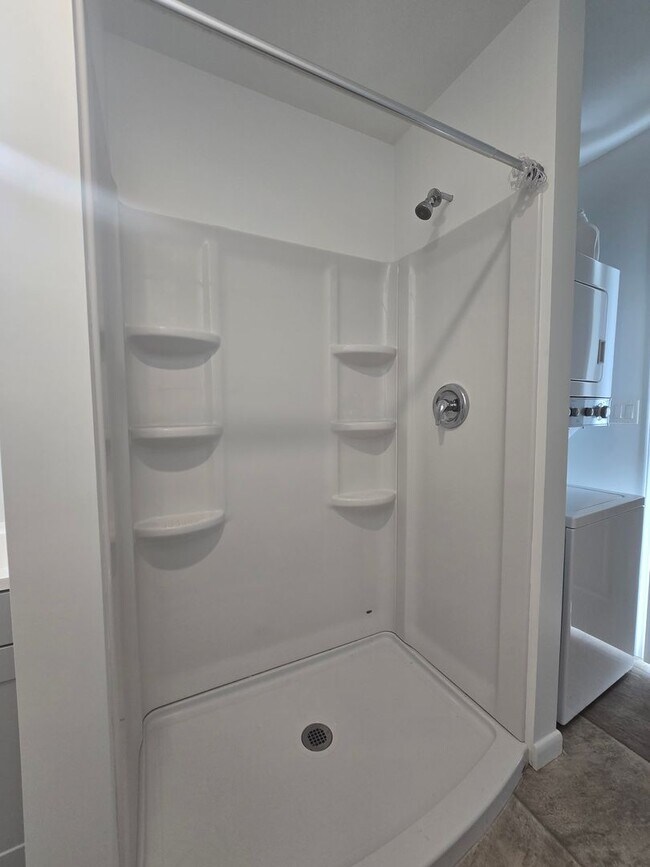 Building Photo - 417 &amp; 417 1/2 16th ST W