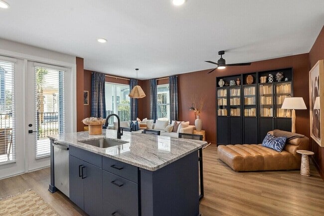 Building Photo - 1000 Marlowe Vis Pl