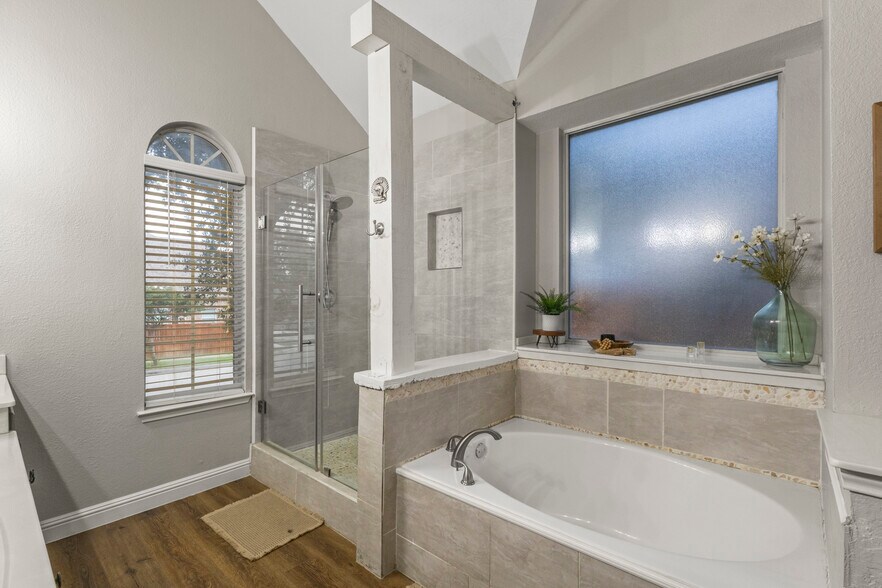 Building Photo - 7005 Stone Canyon Ct