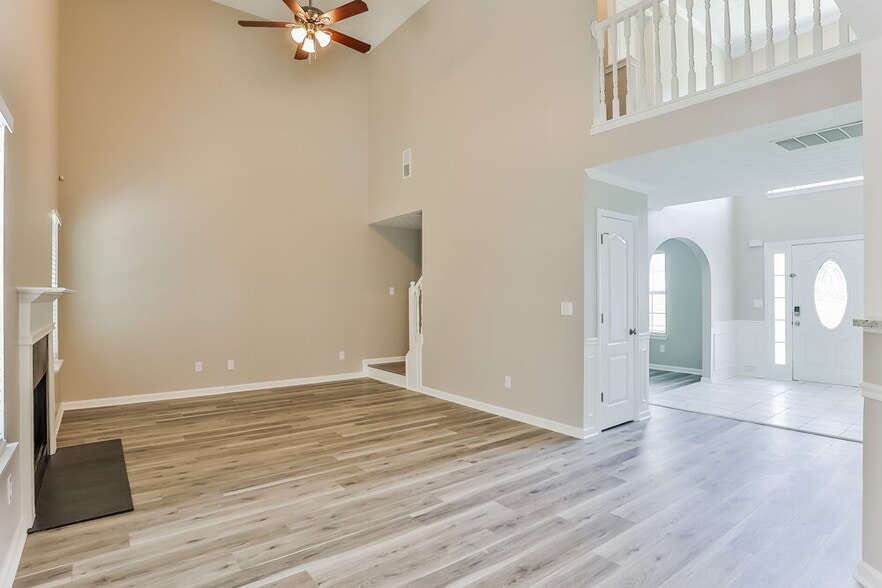 Building Photo - 625 Blueangel Dr