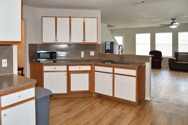 Building Photo - 1106 Mossy Branch St