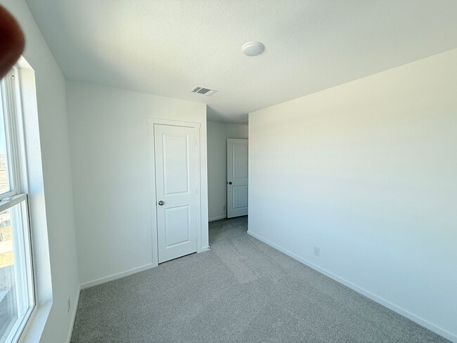 Building Photo - Tres Laurels-Wellton