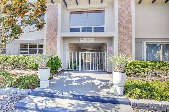 Building Photo - 414 Seasage Dr