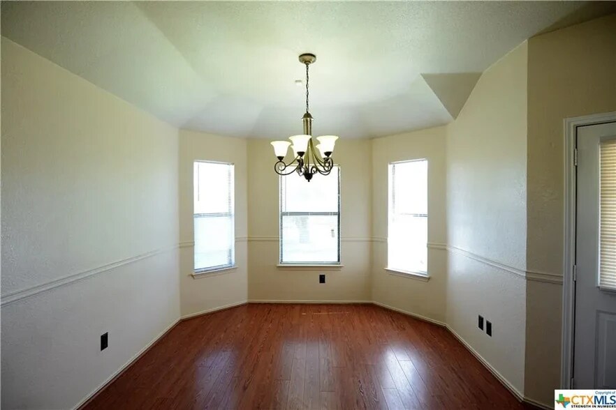 Building Photo - 2807 Diaz Dr