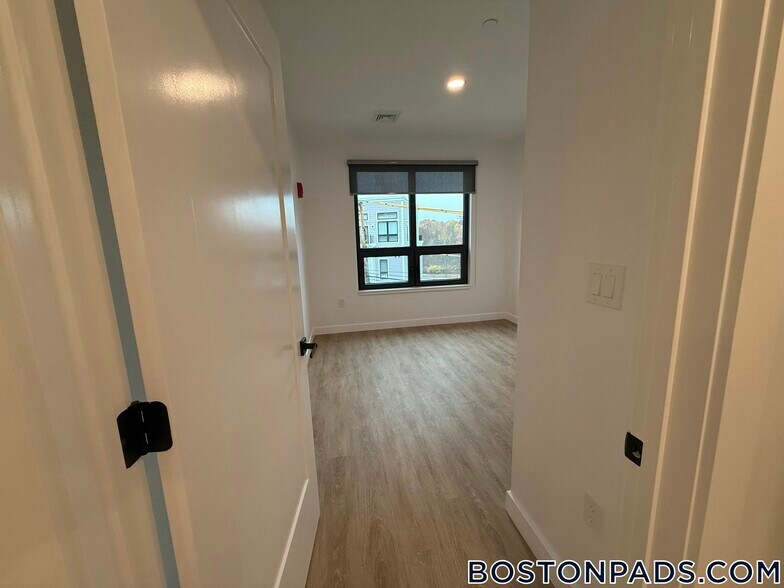 Building Photo - 199 Gardner St