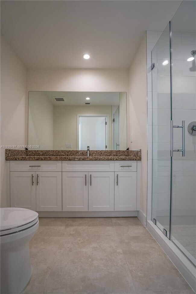 Building Photo - 1091 Galiano St