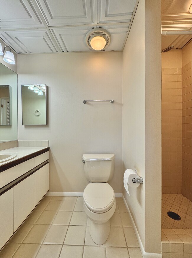 Building Photo - 1885 Main St