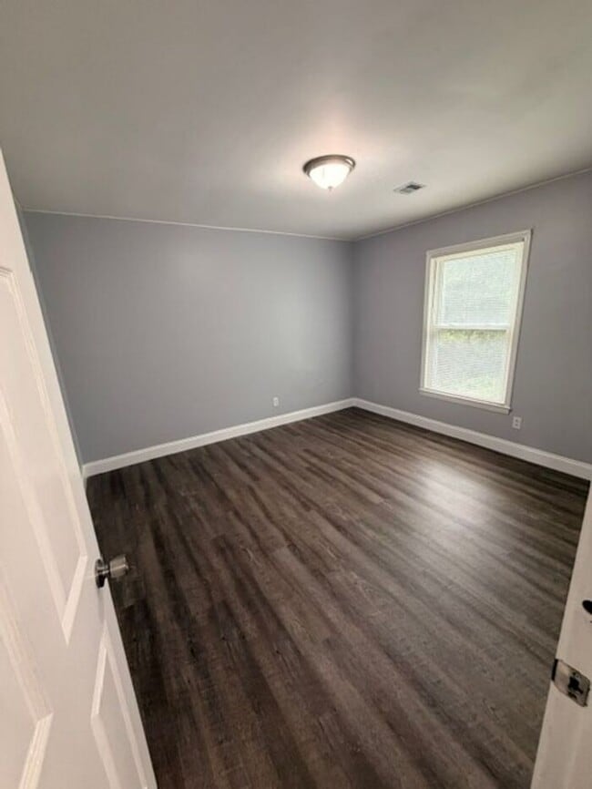 Building Photo - Beautiful 2 bedroom Apartment!