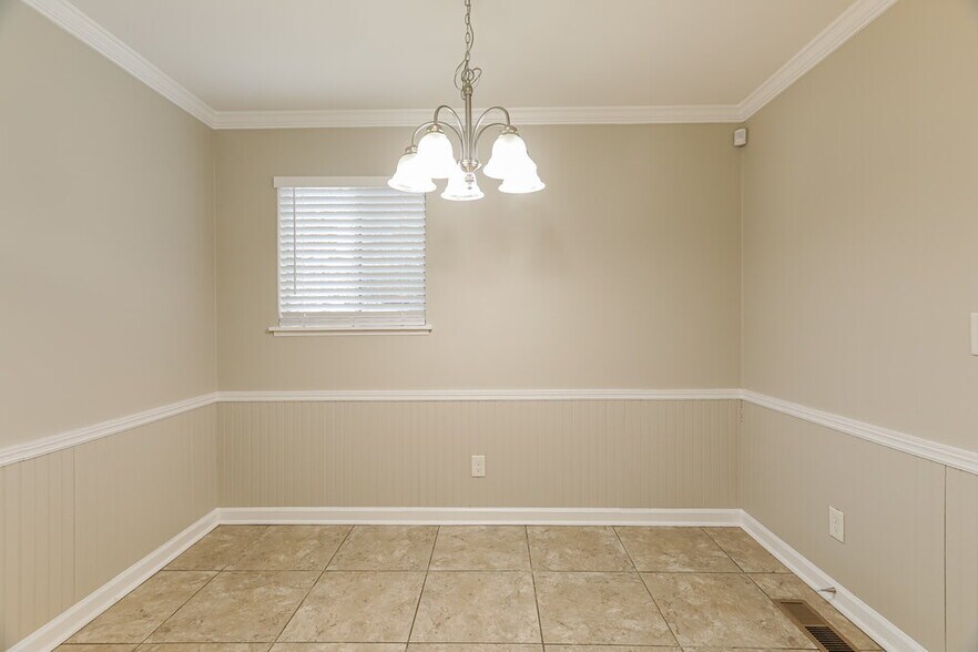 Building Photo - 1217 Turf Dr