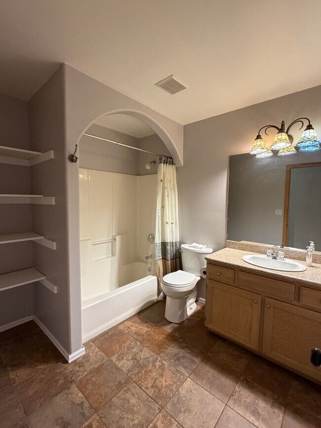 Building Photo - 460 Palmetto Dr