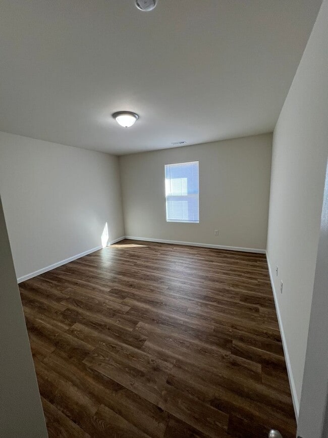 Building Photo - New price. Brand new 3 beds 2 baths house