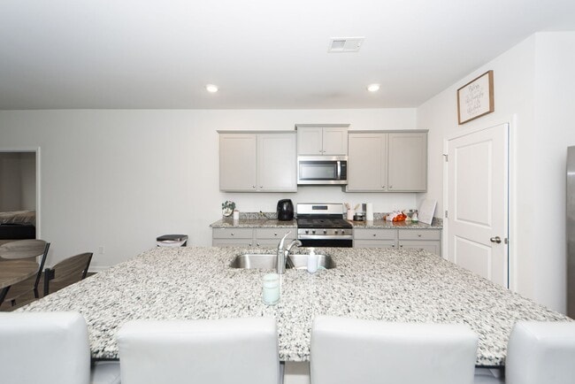 Building Photo - 3 Bedroom 2 Bath Home in Cane Bay Plantation - Summerville