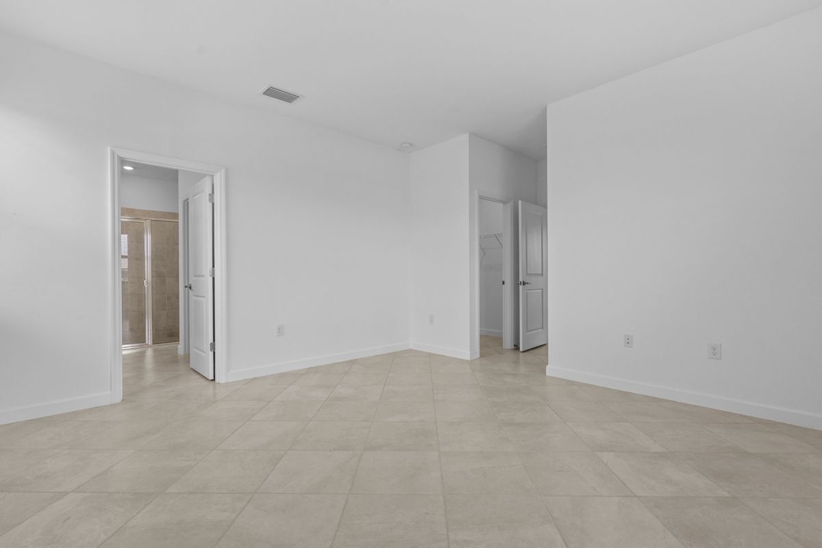 Building Photo - 13968 Hunter Oak Dr