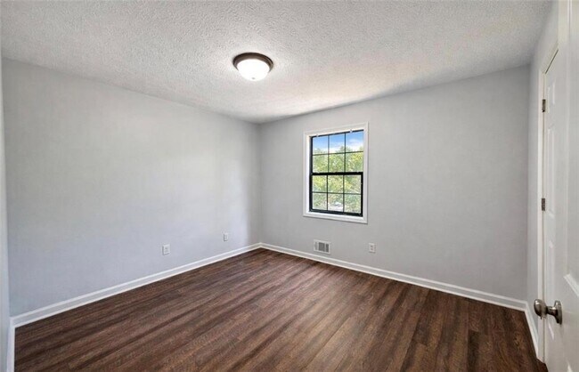 Building Photo - 4960 Cold Springs Dr NW