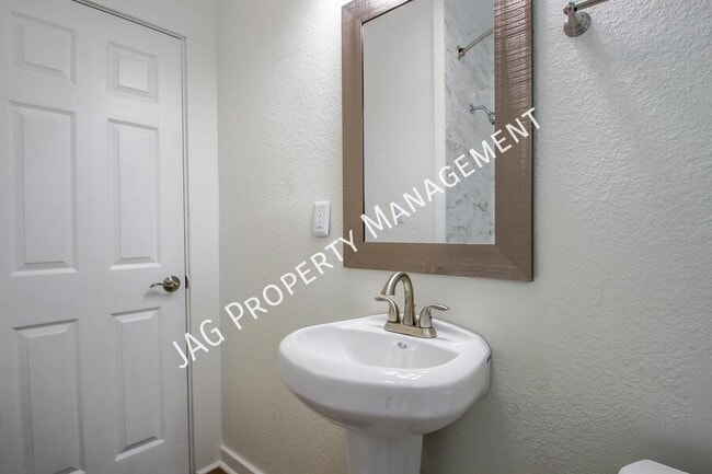 Building Photo - 2892 College St