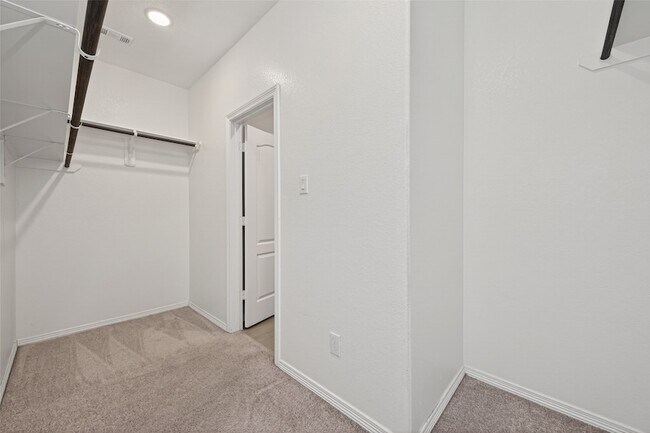 Building Photo - 25527 Valverdant Ct