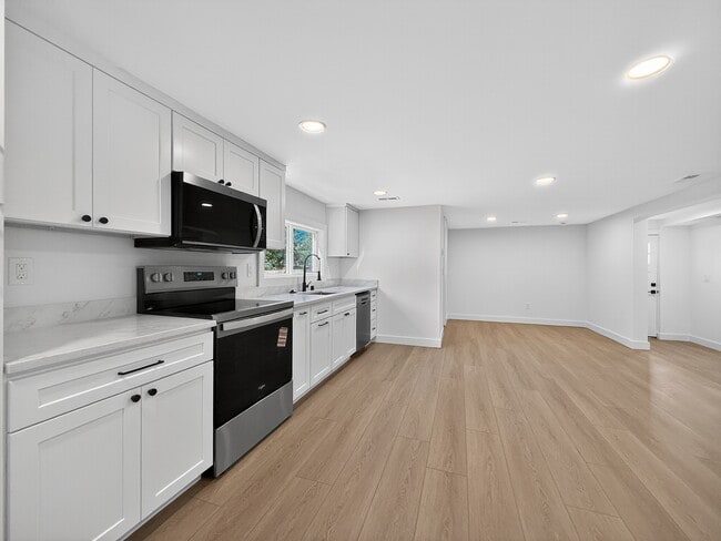 Building Photo - 13337 30th Ave NE