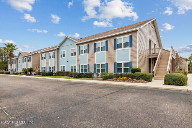 Building Photo - 1601 Nectarine St