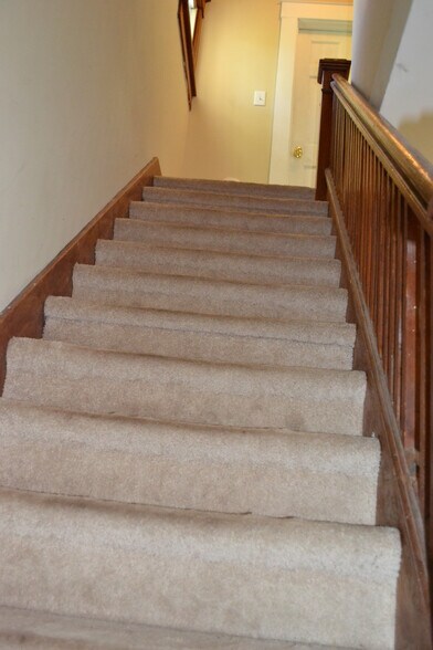 Building Photo - 2115 Hollister Ave