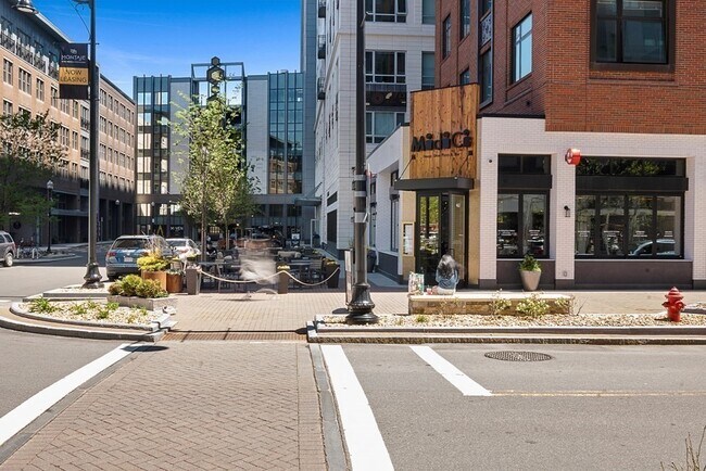 Building Photo - 375 Canal St