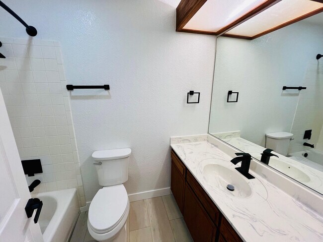 Building Photo - 1532 Michelle Ave