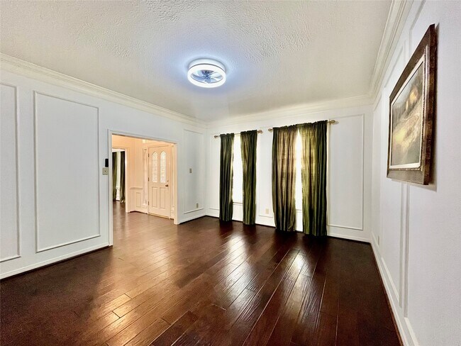 Primary Photo - 3823 Elkins Rd