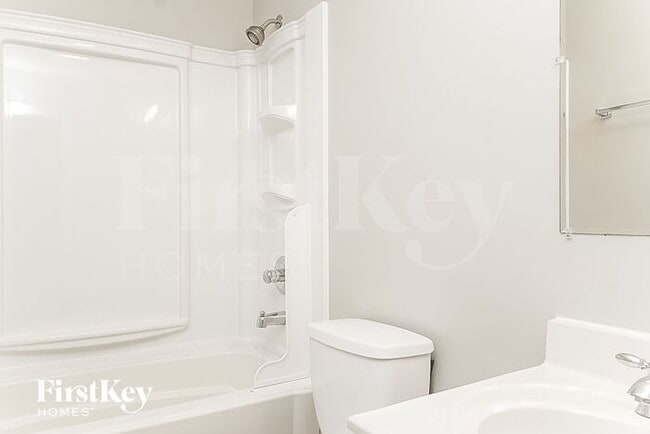 Building Photo - 5388 Beechmont Dr