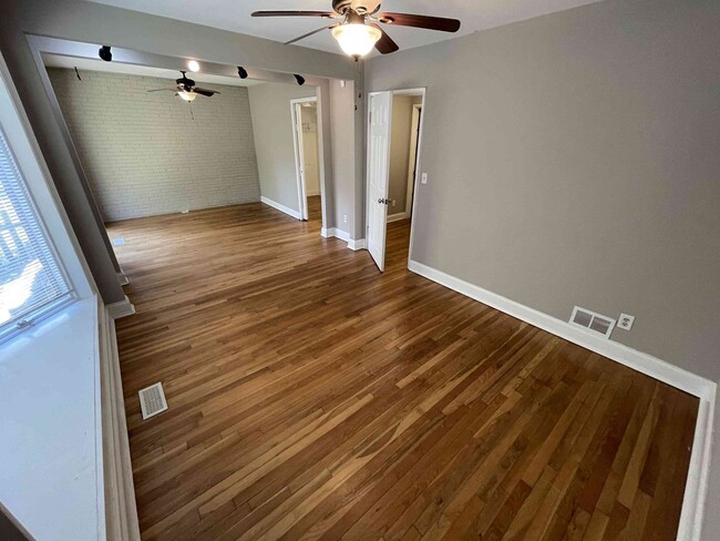 Building Photo - Smyrna - 3BR / 2BA