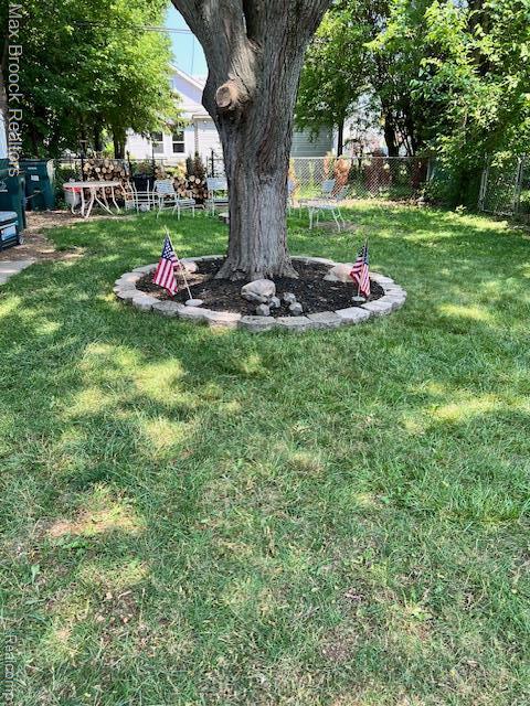 Building Photo - 727 E Madge Ave