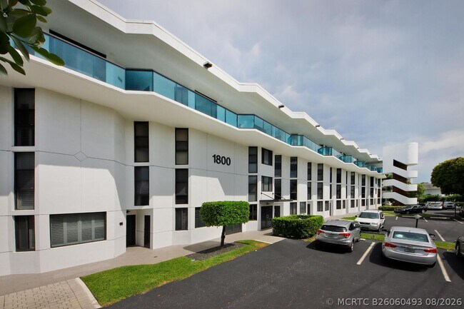 Building Photo - 1800 S Ocean Dr