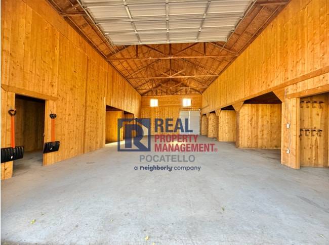 Building Photo - Beautiful 5 bed 2 bath country living - 5+...