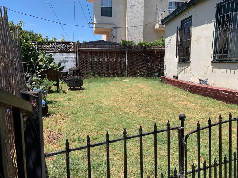 Building Photo - 2209 S Ridgeley Dr