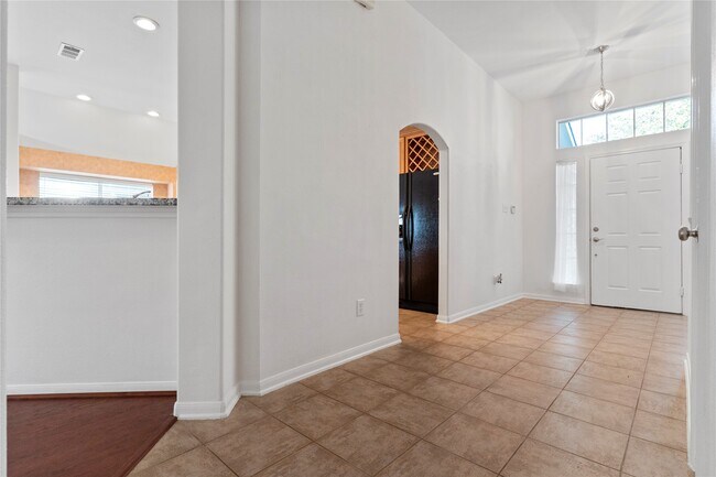 Building Photo - 3135 Stratford Bend Dr